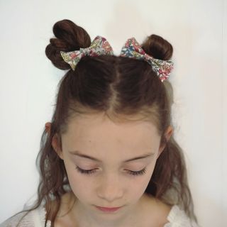 Naše gumičky do vlasů dělají účesy vašich dětí ještě krásnější 😍 Totéž platí i pro naše sponky s klipsem!